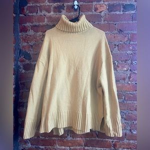 H&M size L mustard colored turtleneck sweater